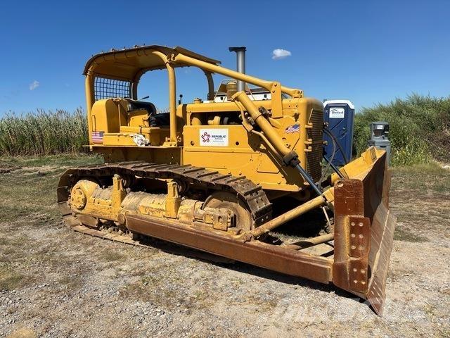 CAT  Buldozer sobre oruga