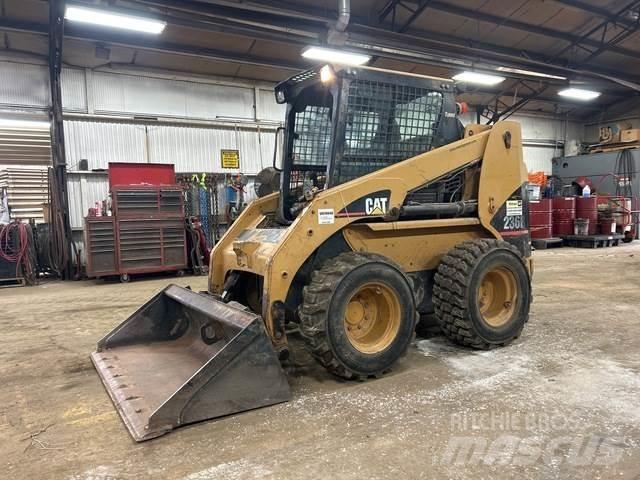 CAT 236B Minicargadoras