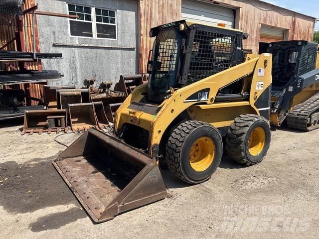 CAT 236B Minicargadoras