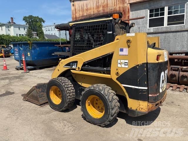 CAT 236B Minicargadoras
