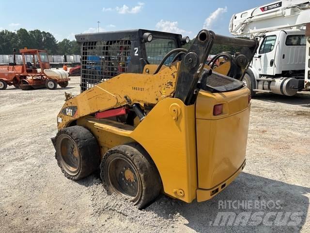 CAT 242B3 Minicargadoras