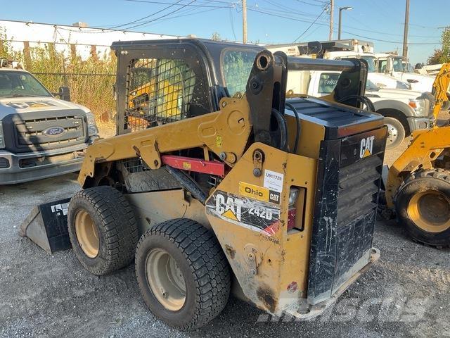 CAT 242D Minicargadoras