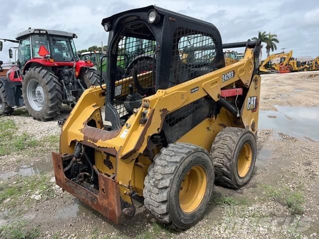 CAT 242D3 Minicargadoras