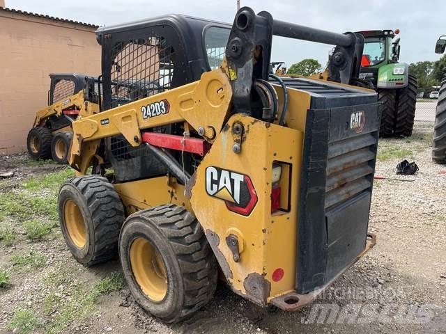 CAT 242D3 Minicargadoras