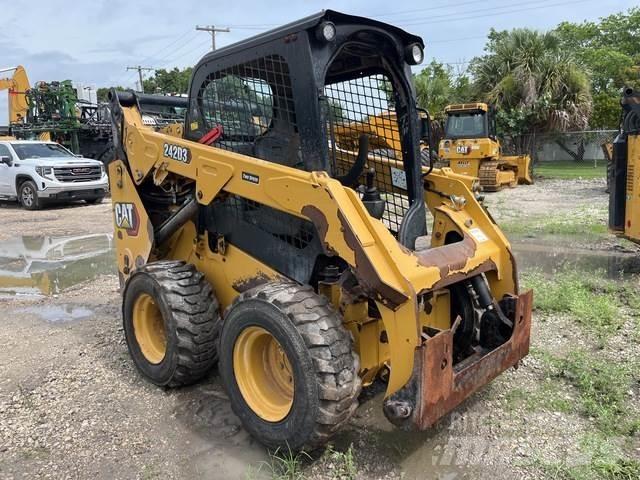 CAT 242D3 Minicargadoras
