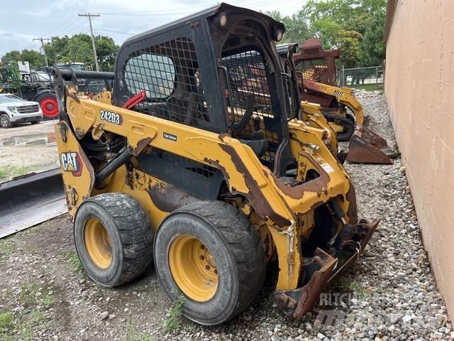 CAT 242D3 Minicargadoras