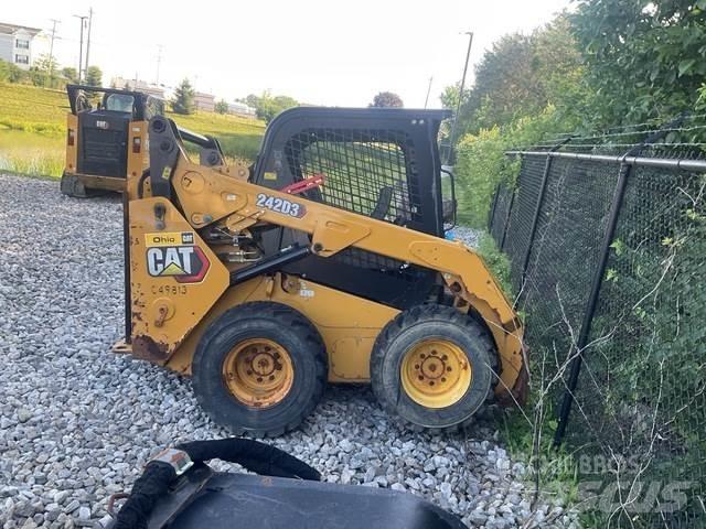 CAT 242D3 Minicargadoras