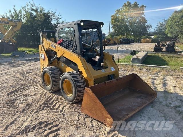 CAT 242D3 Minicargadoras
