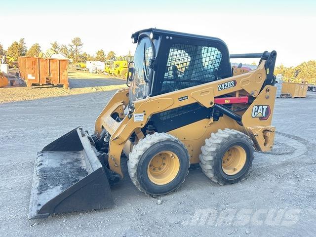 CAT 242D3 Minicargadoras