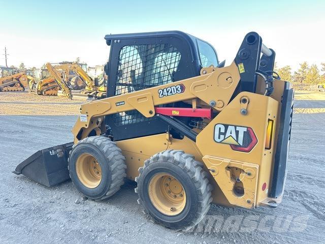 CAT 242D3 Minicargadoras