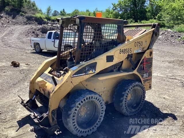 CAT 252 Minicargadoras