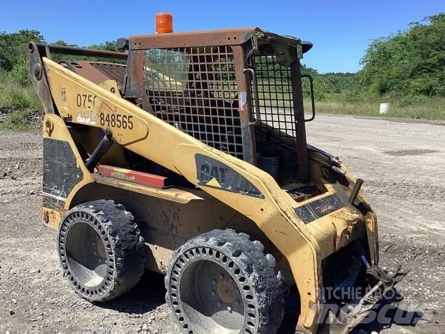 CAT 252 Minicargadoras