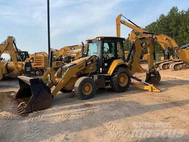 CAT 440 Retrocargadoras