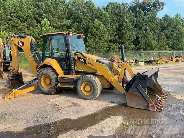 CAT 440 Retrocargadoras