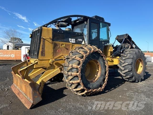 CAT 525C Arrastrador de troncos