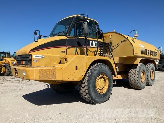 CAT 725 Camiones cisterna