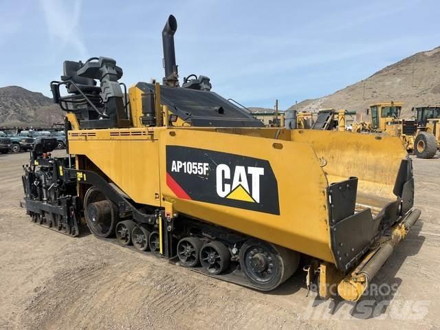 CAT AP1055F Asfaltadoras