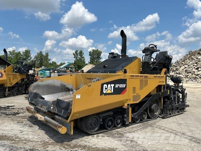 CAT AP1055F Asfaltadoras