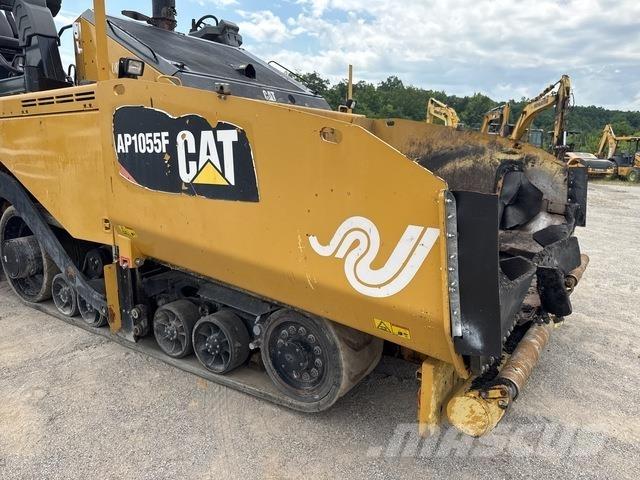 CAT AP1055F Asfaltadoras