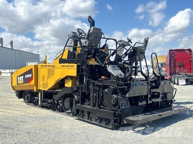 CAT AP1055F Asfaltadoras