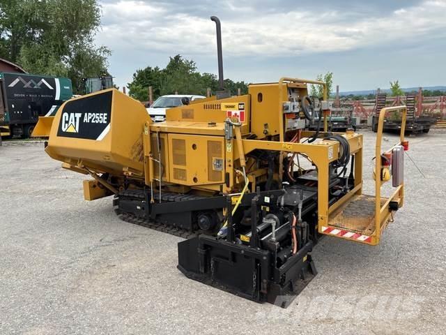 CAT AP255E Asfaltadoras
