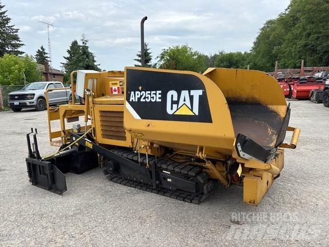 CAT AP255E Asfaltadoras