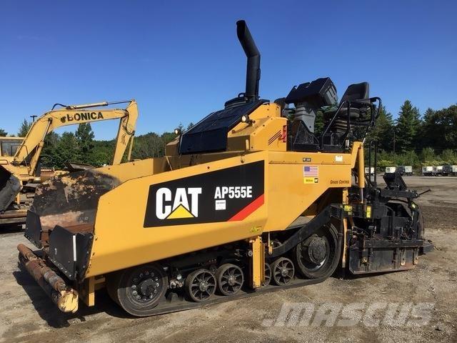 CAT AP555E Asfaltadoras