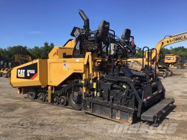 CAT AP555E Asfaltadoras