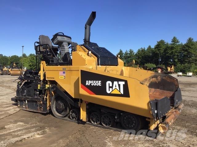 CAT AP555E Asfaltadoras