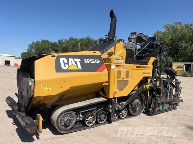 CAT AP555F Asfaltadoras