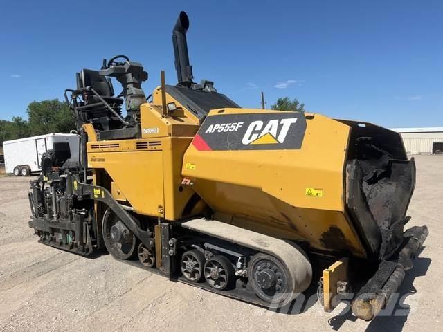 CAT AP555F Asfaltadoras
