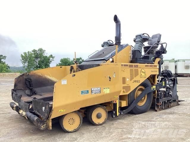 CAT AP600F Asfaltadoras