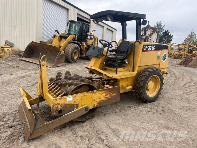 CAT CP-323C Rodillos de un solo tambor