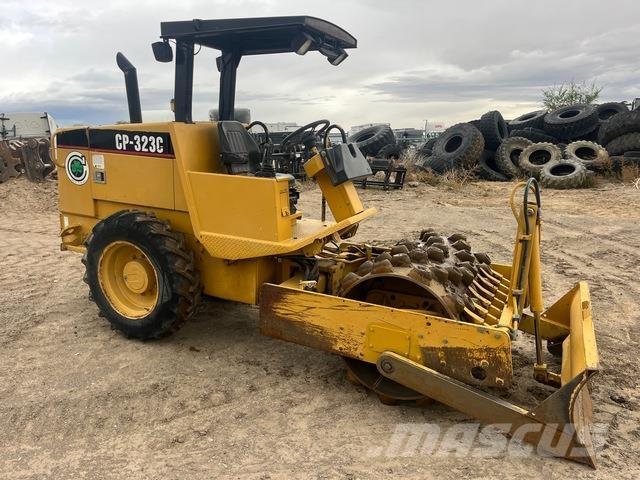 CAT CP-323C Rodillos de un solo tambor