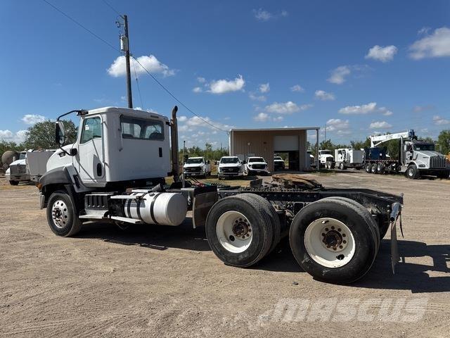 CAT CT660S Cabezas tractoras