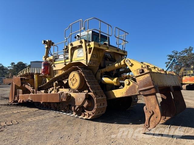 CAT D10T Buldozer sobre oruga