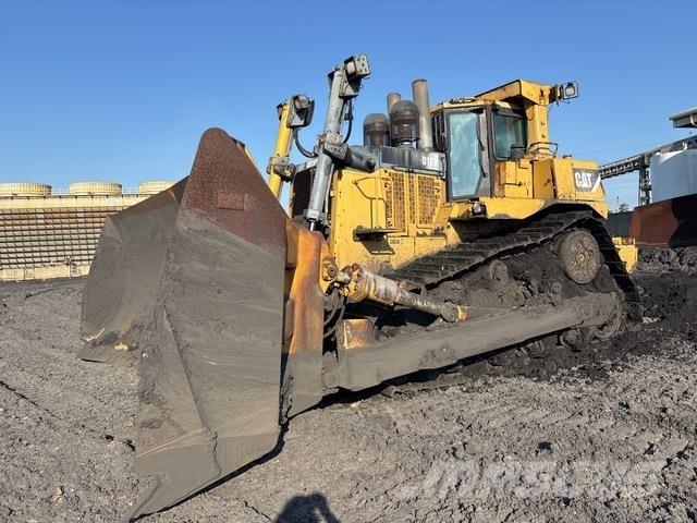 CAT D10T Buldozer sobre oruga