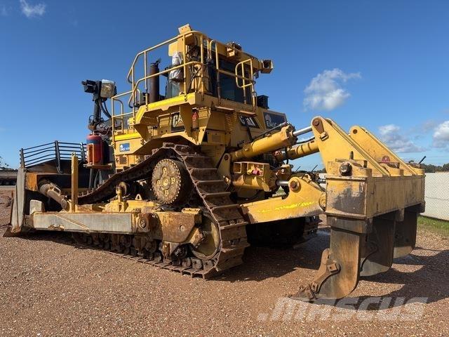 CAT D10T Buldozer sobre oruga