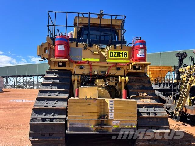 CAT D11T Buldozer sobre oruga