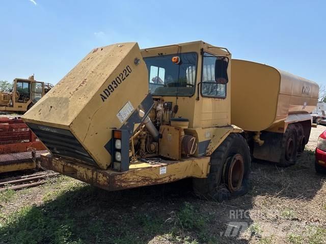 CAT D300D Camiones cisterna