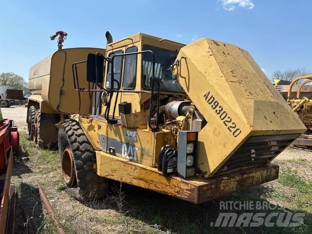 CAT D300D Camiones cisterna