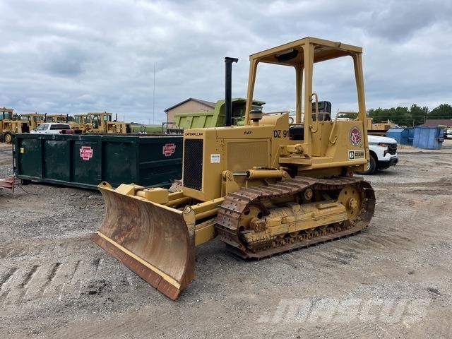 CAT D3B Buldozer sobre oruga