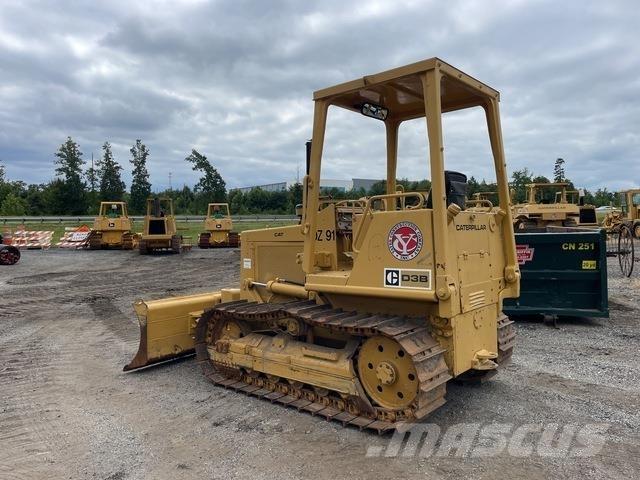 CAT D3B Buldozer sobre oruga