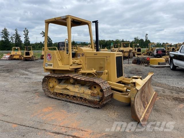 CAT D3B Buldozer sobre oruga