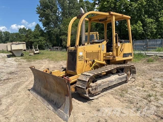 CAT D4C Buldozer sobre oruga