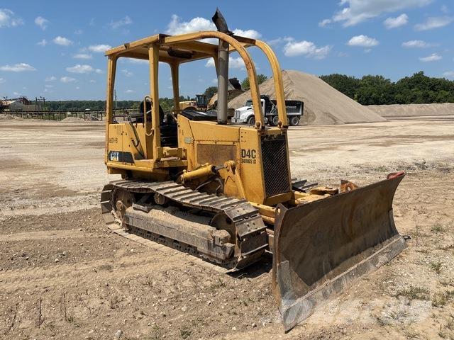 CAT D4C Buldozer sobre oruga