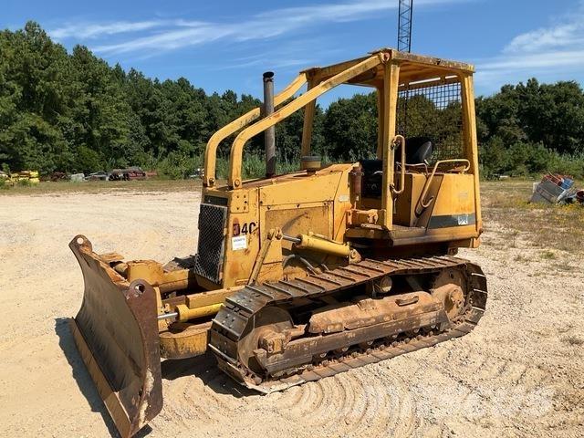 CAT D4C Buldozer sobre oruga
