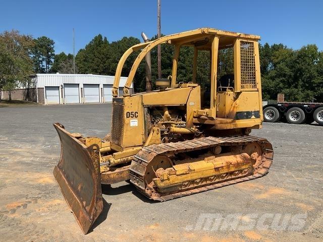 CAT D5C Buldozer sobre oruga