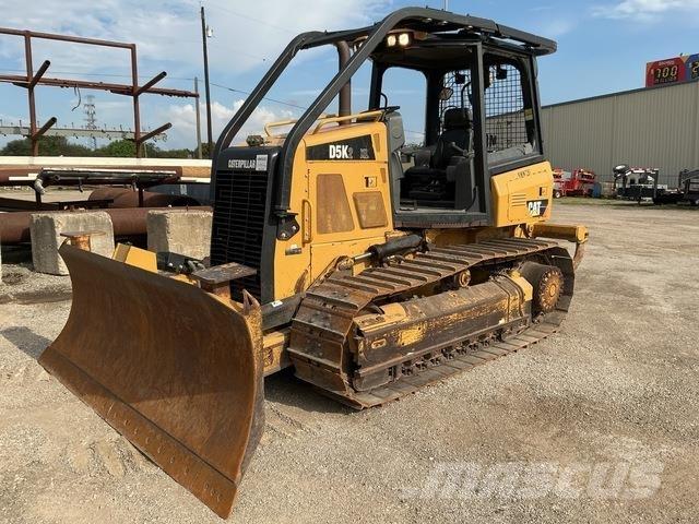 CAT D5K2 XL Buldozer sobre oruga