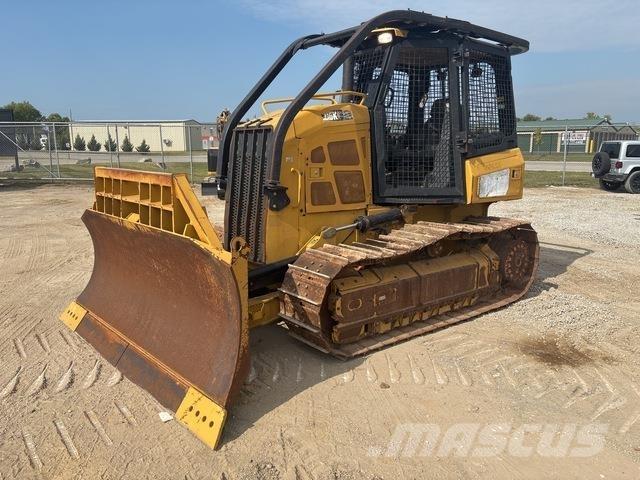 CAT D5K2 XL Buldozer sobre oruga